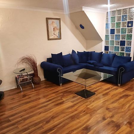 Home Away In A Close Thamesmead  ภายนอก รูปภาพ