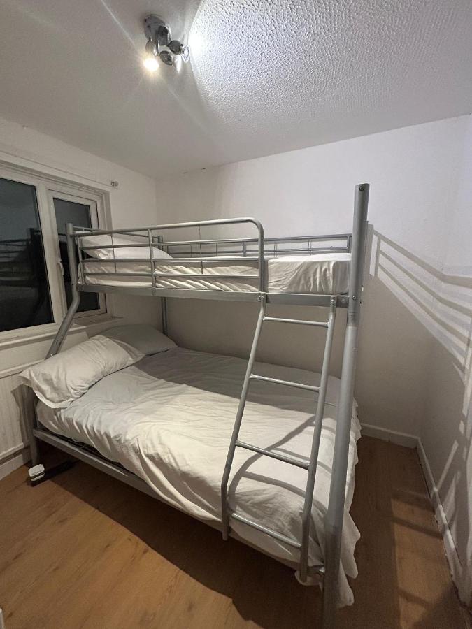 Home Away In A Close Thamesmead  ภายนอก รูปภาพ