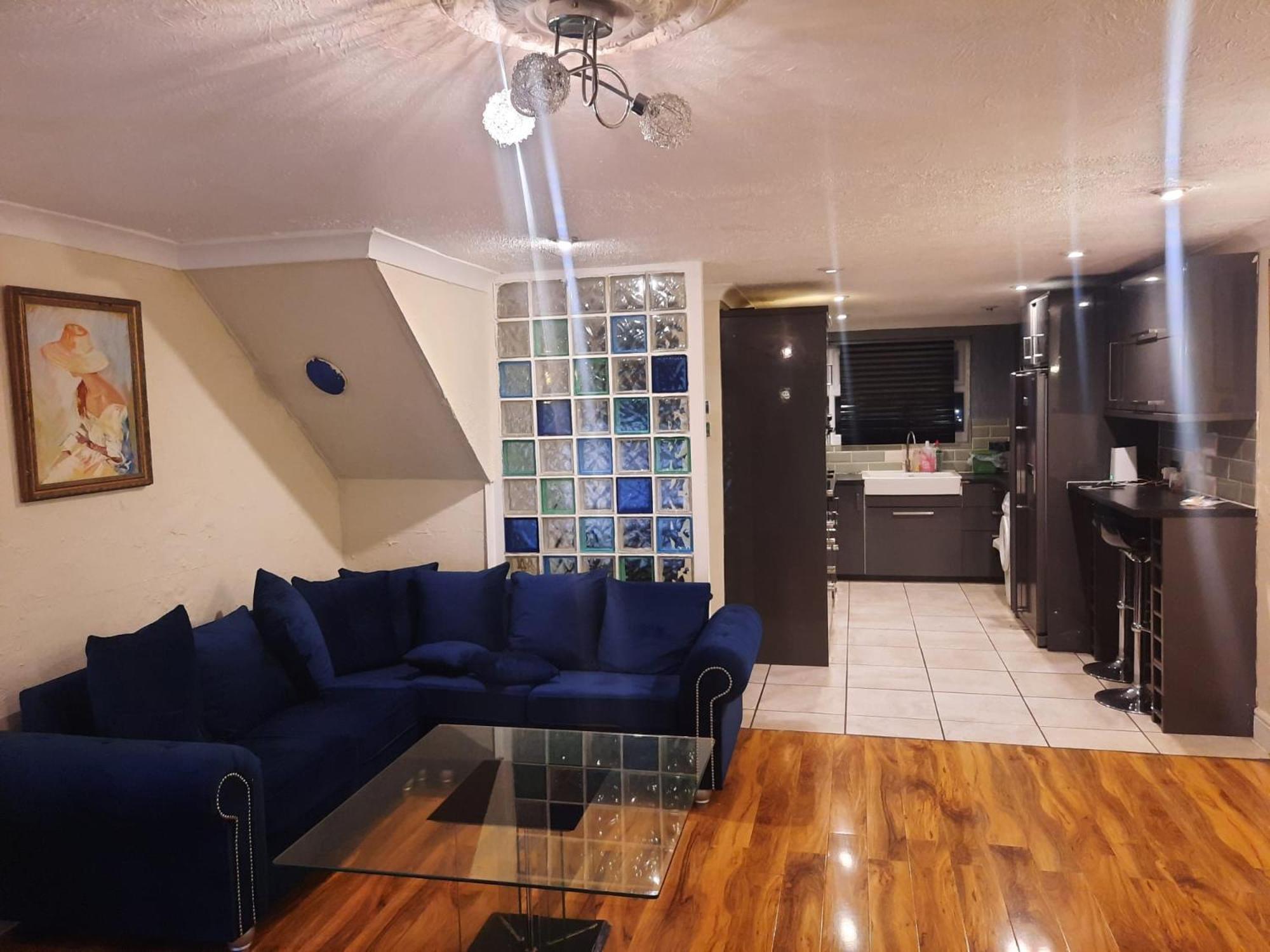 Home Away In A Close Thamesmead  ภายนอก รูปภาพ